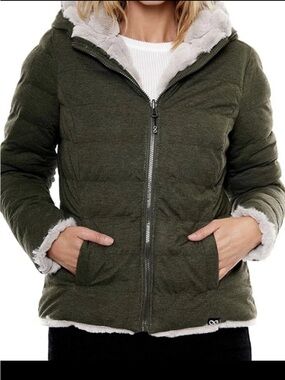 BE BOUNDLESS Women's Water-Resistant Knit Reversible Faux Fur Jacket Size M